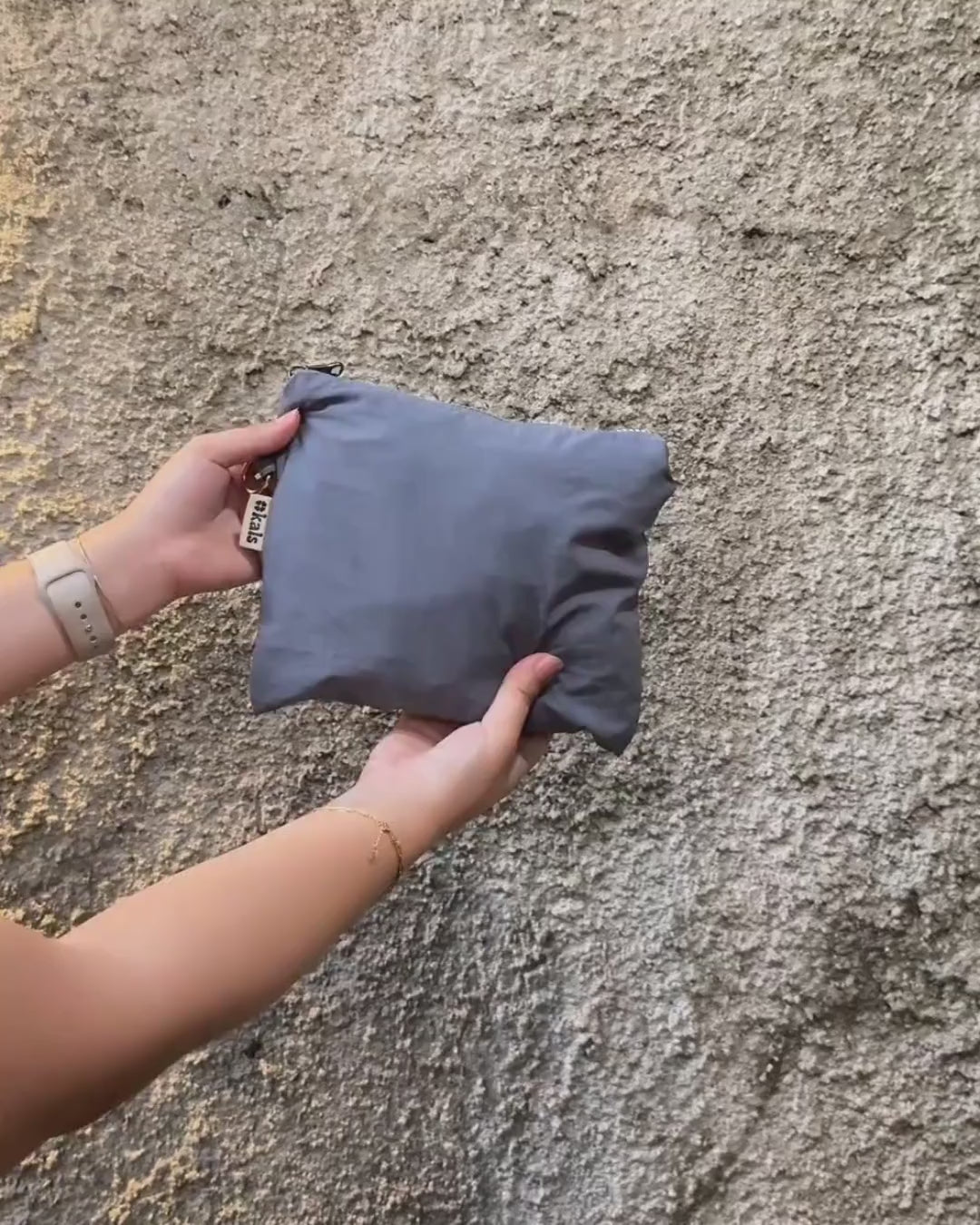 GOSLING bag - lightweight & foldable sling bag